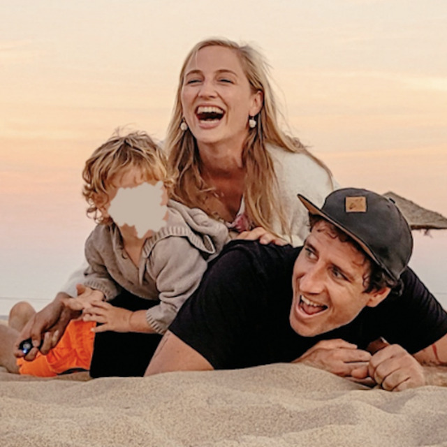 Malina and Micha with their child on the Algarve beach at sunset